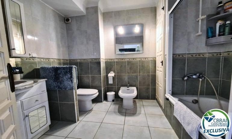 Chalet de 3 habitaciones en Empuriabrava en venta con piscina - 599.000 € (Ref: 9215350)