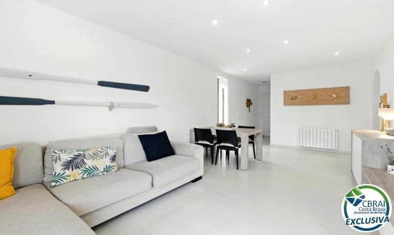 2 slaapkamer Appartement te koop in Empuriabrava met zwembad - € 225.000 (Ref: 9282109)