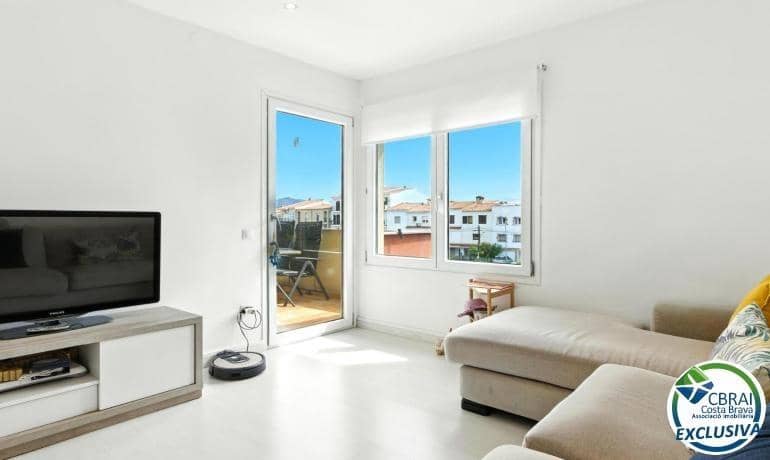 2 bedroom Apartment for sale in Empuriabrava with pool - € 205,000 (Ref: 9282109)