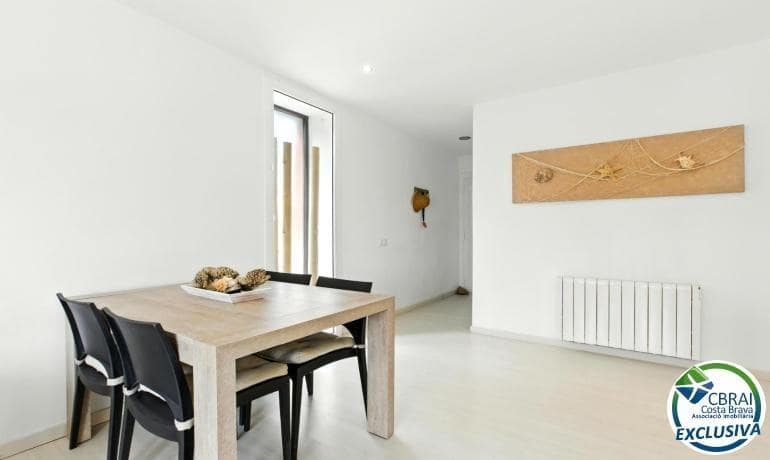 2 bedroom Apartment for sale in Empuriabrava with pool - € 205,000 (Ref: 9282109)