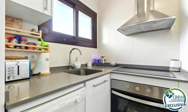 2 bedroom Apartment for sale in Empuriabrava with pool - € 205,000 (Ref: 9282109)