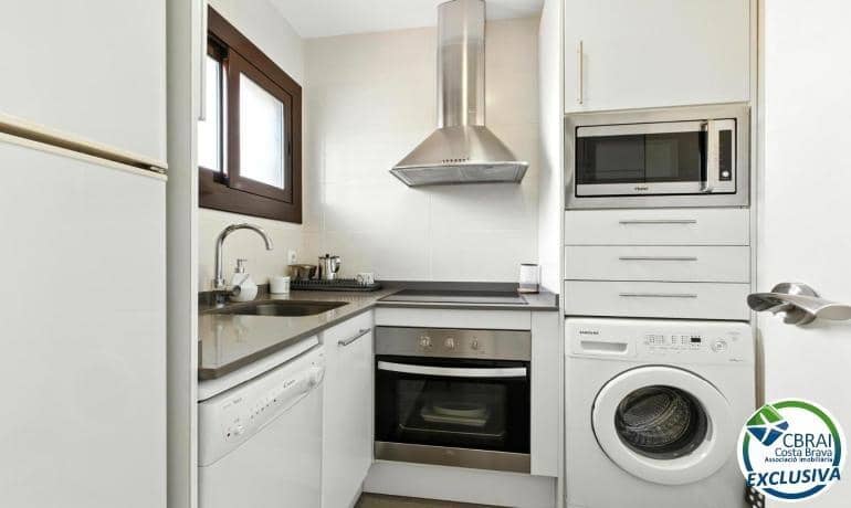 2 bedroom Apartment for sale in Empuriabrava with pool - € 205,000 (Ref: 9282109)