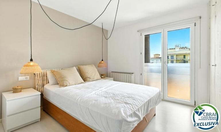 2 bedroom Apartment for sale in Empuriabrava with pool - € 205,000 (Ref: 9282109)