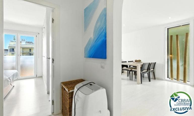 2 bedroom Apartment for sale in Empuriabrava with pool - € 205,000 (Ref: 9282109)