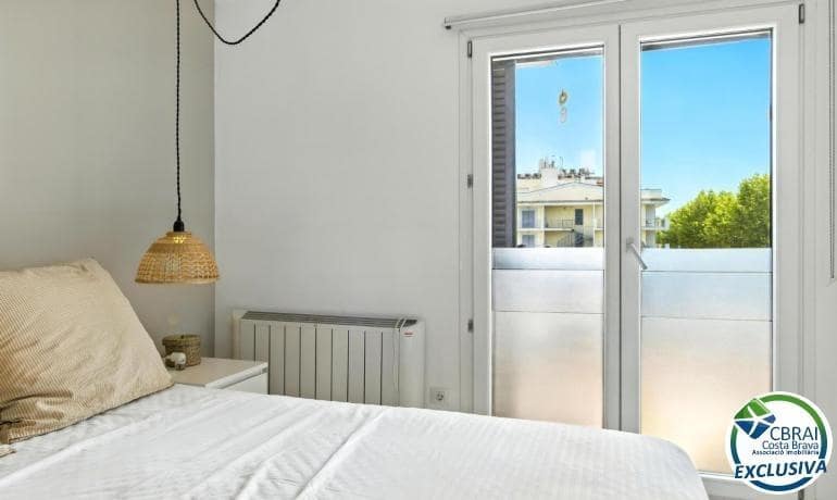 2 bedroom Apartment for sale in Empuriabrava with pool - € 205,000 (Ref: 9282109)