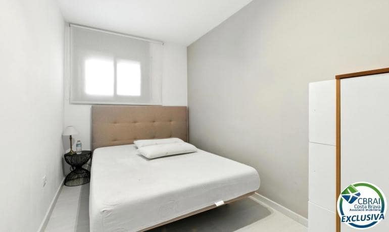 2 bedroom Apartment for sale in Empuriabrava with pool - € 205,000 (Ref: 9282109)