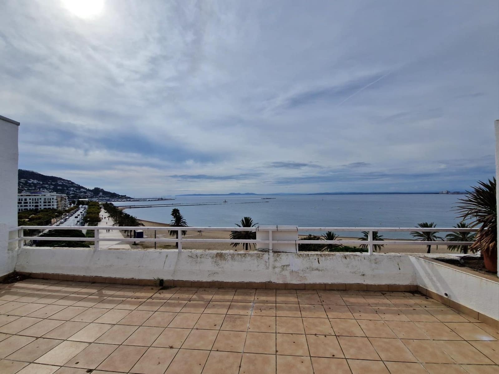 2 bedroom Penthouse for sale in Roses - € 580,000 (Ref: 9300988)