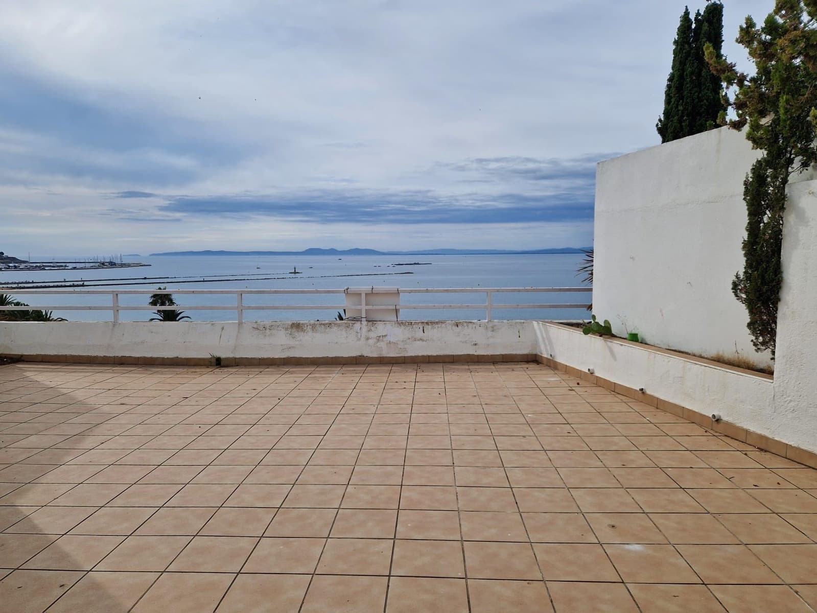 2 bedroom Penthouse for sale in Roses - € 580,000 (Ref: 9300988)