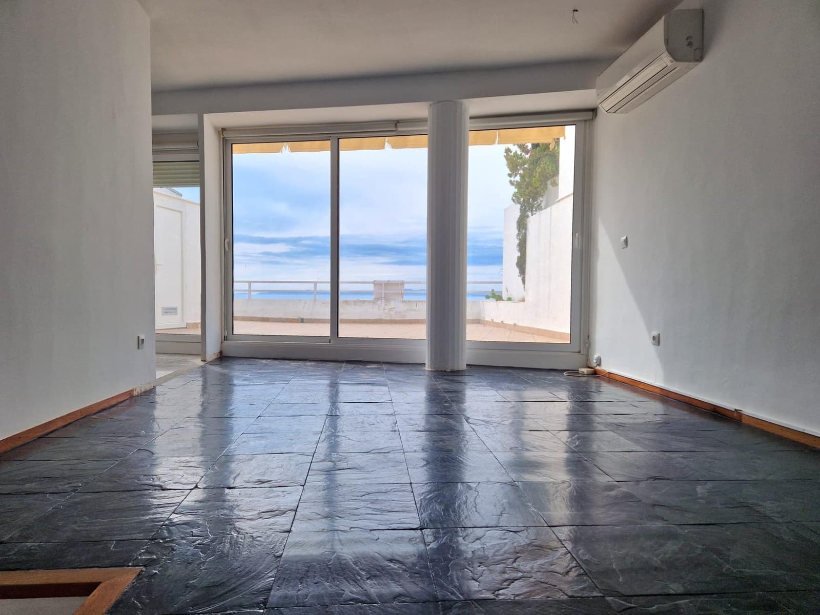 2 bedroom Penthouse for sale in Roses - € 580,000 (Ref: 9300988)