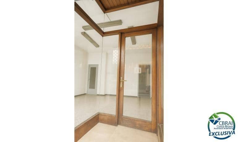 Commercial for sale in Figueres - € 75,000 (Ref: 9312789)