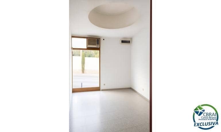 Commercial for sale in Figueres - € 75,000 (Ref: 9312789)