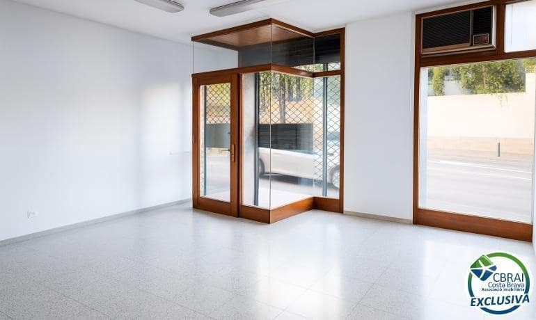 Commercial for sale in Figueres - € 75,000 (Ref: 9312789)