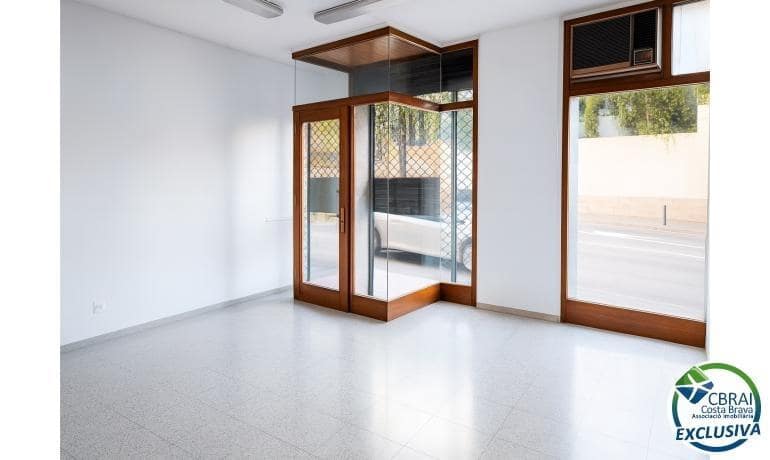 Commercial for sale in Figueres - € 75,000 (Ref: 9312789)