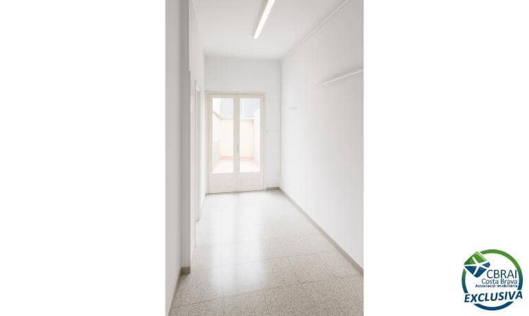 Commercial for sale in Figueres - € 75,000 (Ref: 9312789)