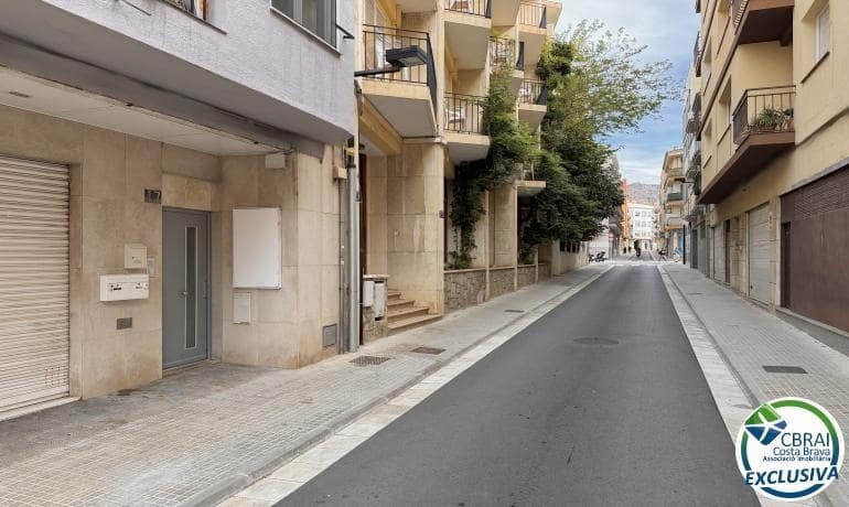 2 bedroom Apartment for sale in Roses - € 190,000 (Ref: 9321825)