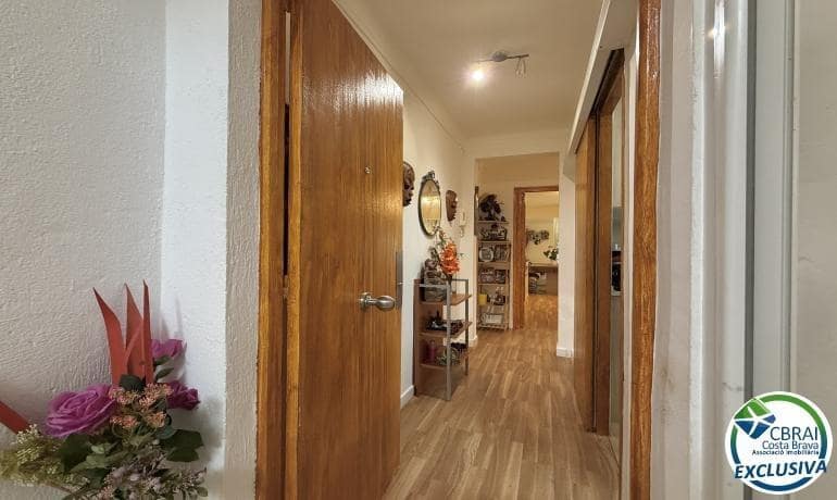 2 bedroom Apartment for sale in Roses - € 190,000 (Ref: 9321825)