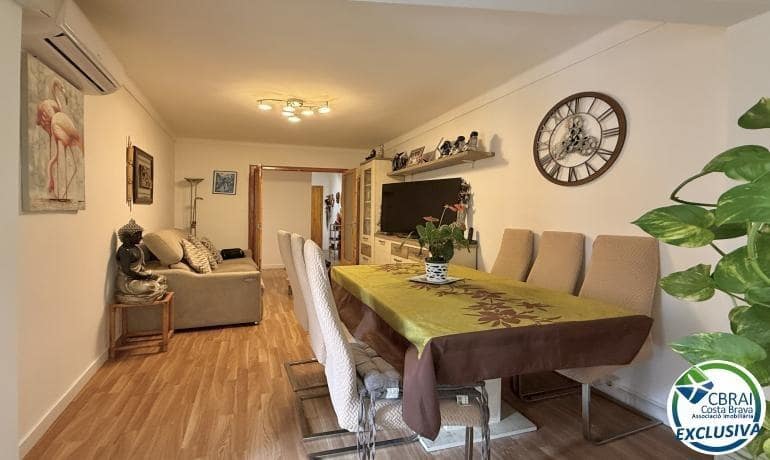 2 bedroom Apartment for sale in Roses - € 190,000 (Ref: 9321825)