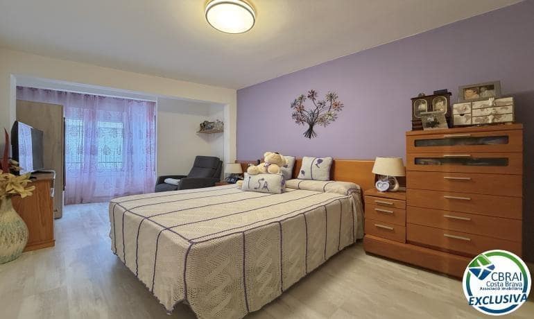 2 bedroom Apartment for sale in Roses - € 190,000 (Ref: 9321825)