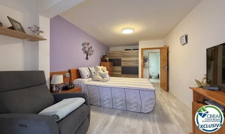 2 bedroom Apartment for sale in Roses - € 190,000 (Ref: 9321825)