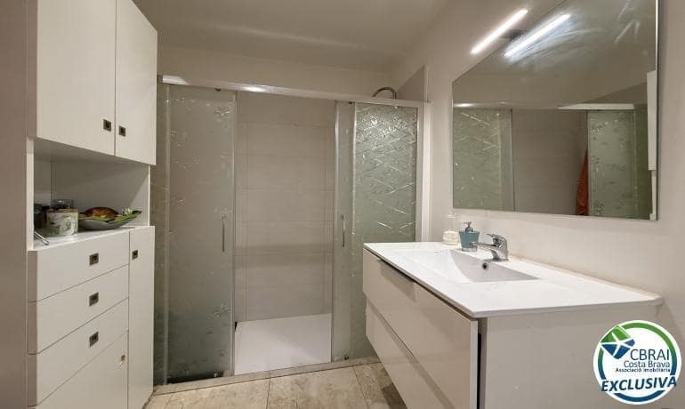 2 bedroom Apartment for sale in Roses - € 190,000 (Ref: 9321825)