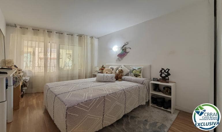 2 bedroom Apartment for sale in Roses - € 190,000 (Ref: 9321825)