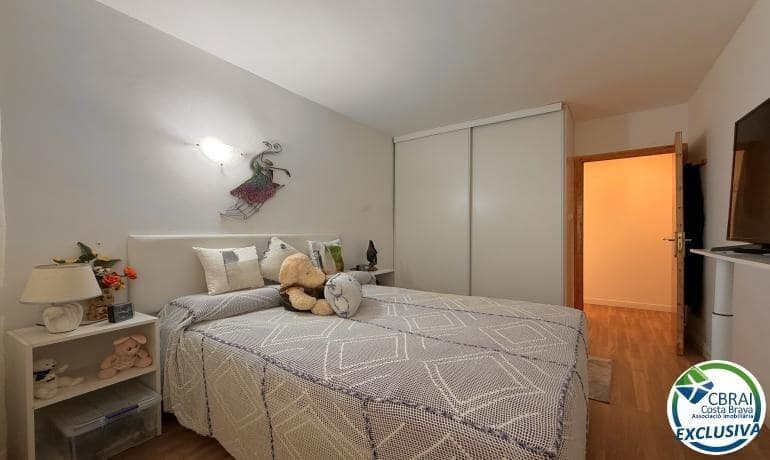 2 bedroom Apartment for sale in Roses - € 190,000 (Ref: 9321825)