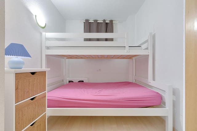 2 makuuhuone Huoneisto vuokrattavana paikassa Santa Margarida, Roses mukana uima-altaan - 812 € (Ref: 9326384)