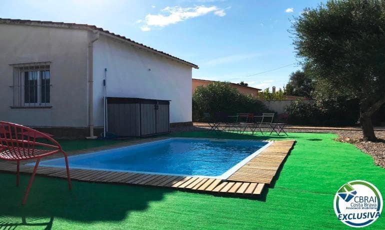 2 bedroom Apartment for sale in Roses - € 340,000 (Ref: 9330555)