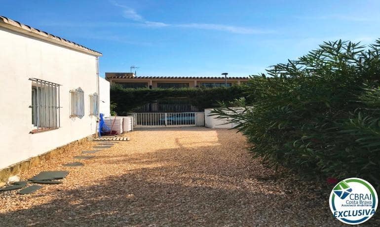 2 bedroom Apartment for sale in Roses - € 340,000 (Ref: 9330555)