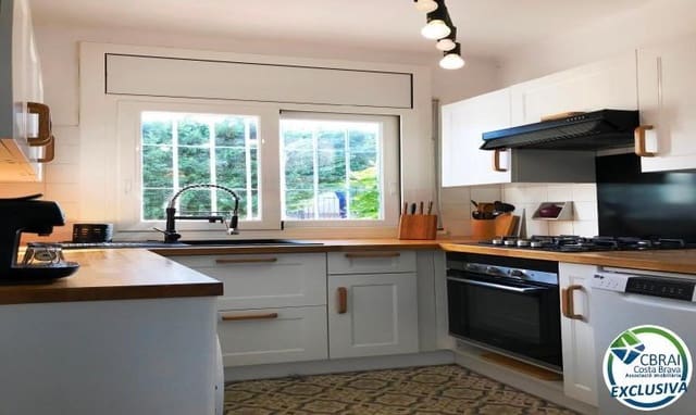 2 slaapkamer Appartement te koop in Roses - € 330.000 (Ref: 9330555)