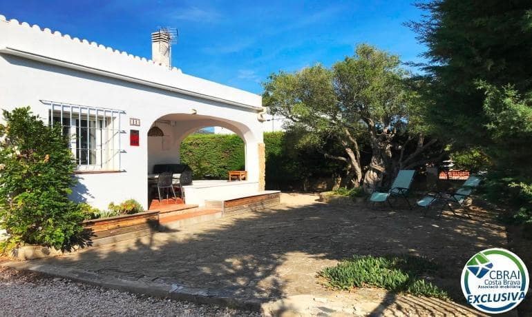 2 bedroom Apartment for sale in Roses - € 340,000 (Ref: 9330555)