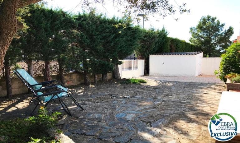 2 bedroom Apartment for sale in Roses - € 340,000 (Ref: 9330555)