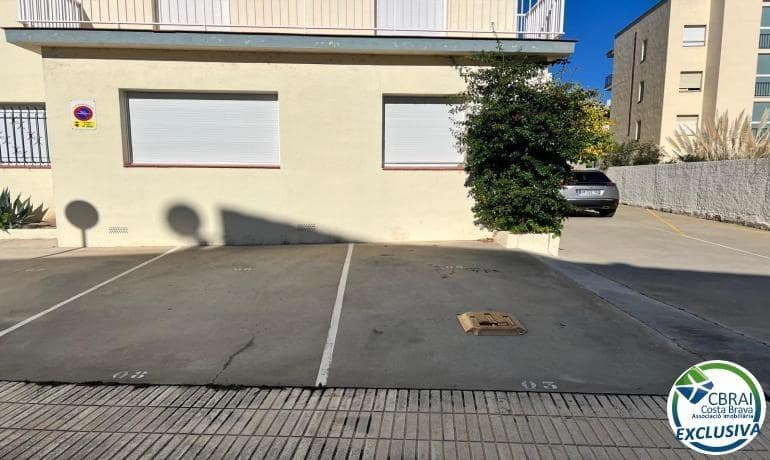 2 bedroom Apartment for sale in Roses - € 225,000 (Ref: 9349458)