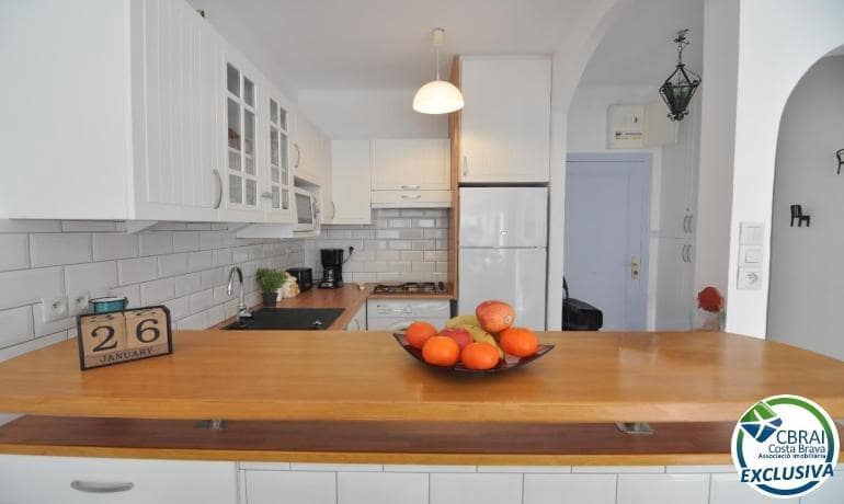 2 sovrum Lägenhet till salu i Roses - 219 000 € (Ref: 9349458)