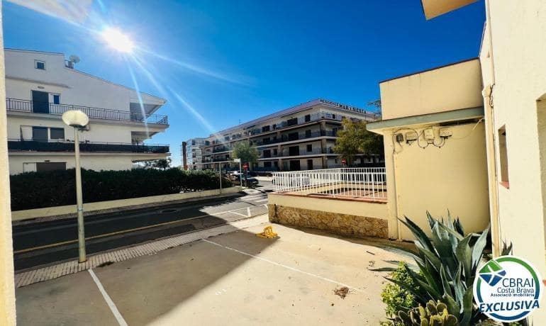 2 sovrum Lägenhet till salu i Roses - 219 000 € (Ref: 9349458)