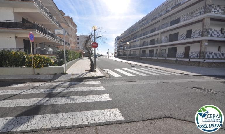 2 sovrum Lägenhet till salu i Roses - 219 000 € (Ref: 9349458)