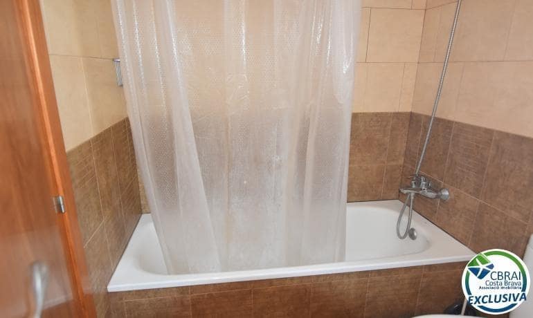 2 bedroom Apartment for sale in Roses - € 220,000 (Ref: 9362563)