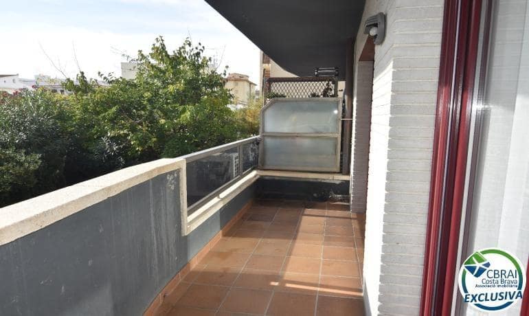 2 bedroom Apartment for sale in Roses - € 220,000 (Ref: 9362563)