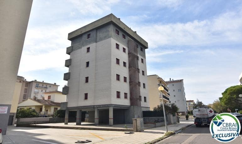 2 bedroom Apartment for sale in Roses - € 220,000 (Ref: 9362563)