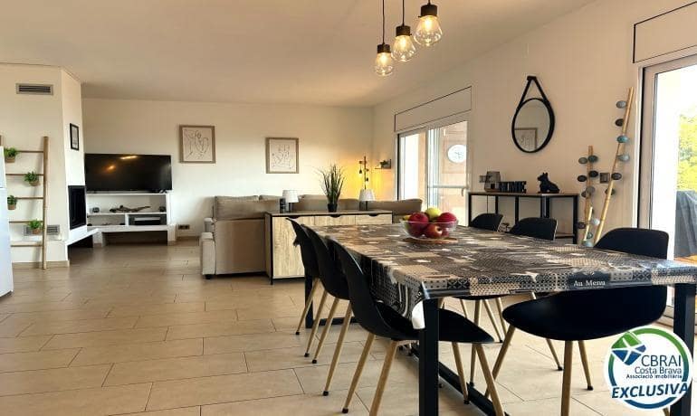 3 soveværelse Lejlighed til salg i Llanca - € 320.000 (Ref: 9382769)