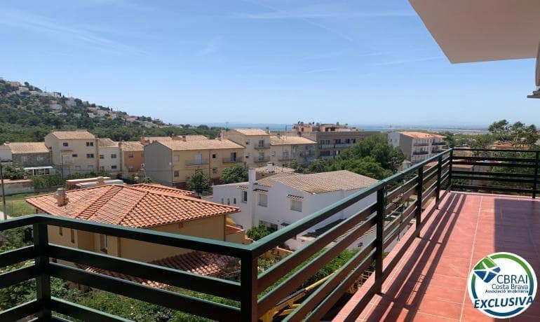 2 bedroom Apartment for sale in Roses with pool - € 169,000 (Ref: 9387815)