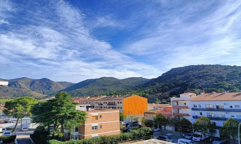 2 bedroom Apartment for sale in Roses with pool - € 169,000 (Ref: 9387815)