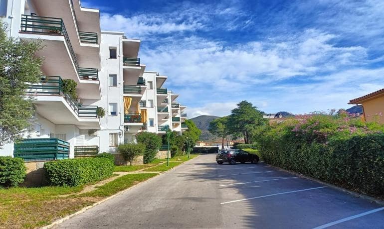 2 bedroom Apartment for sale in Roses with pool - € 169,000 (Ref: 9387815)
