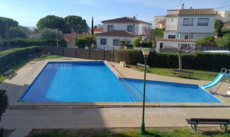 2 bedroom Apartment for sale in Roses with pool - € 169,000 (Ref: 9387815)