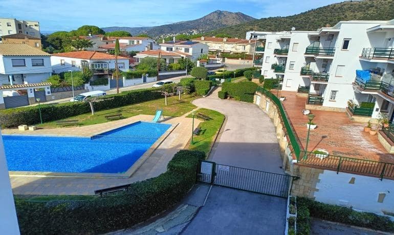 2 bedroom Apartment for sale in Roses with pool - € 169,000 (Ref: 9387815)