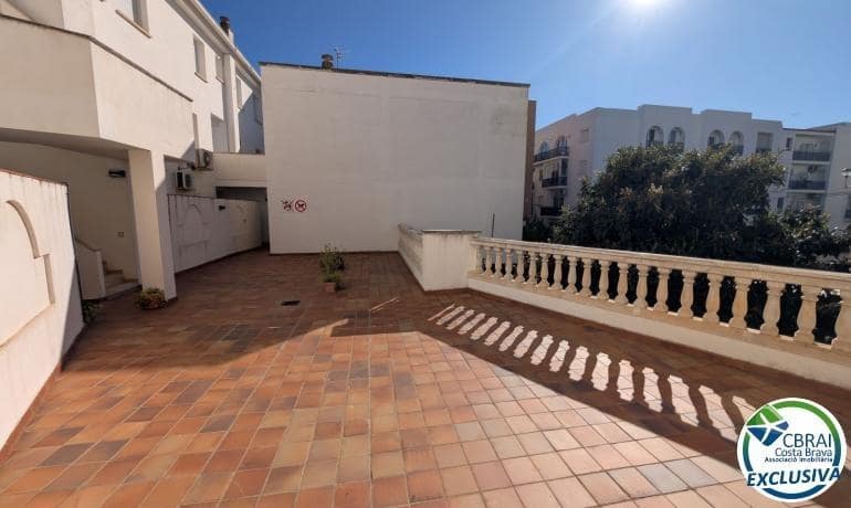 2 bedroom Apartment for sale in Empuriabrava - € 255,000 (Ref: 9398443)