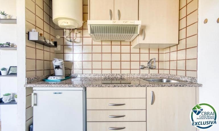 Apartment for sale in Empuriabrava with pool - € 69,000 (Ref: 9403314)