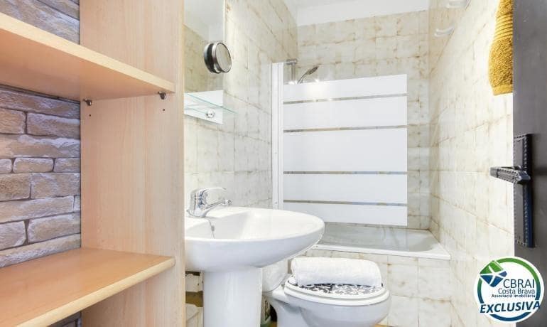 Apartment for sale in Empuriabrava with pool - € 69,000 (Ref: 9403314)