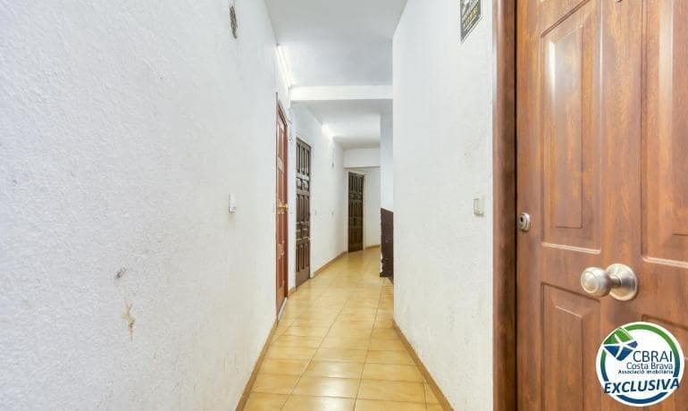 Apartment for sale in Empuriabrava with pool - € 69,000 (Ref: 9403314)