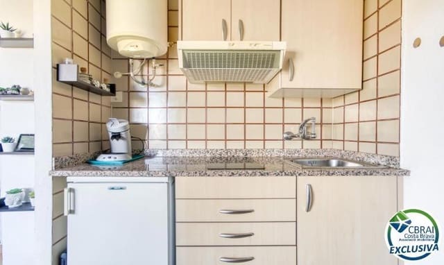 Appartement te koop in Empuriabrava, Castelló d'Empúries met zwembad - € 69.000 (Ref: 9403314)